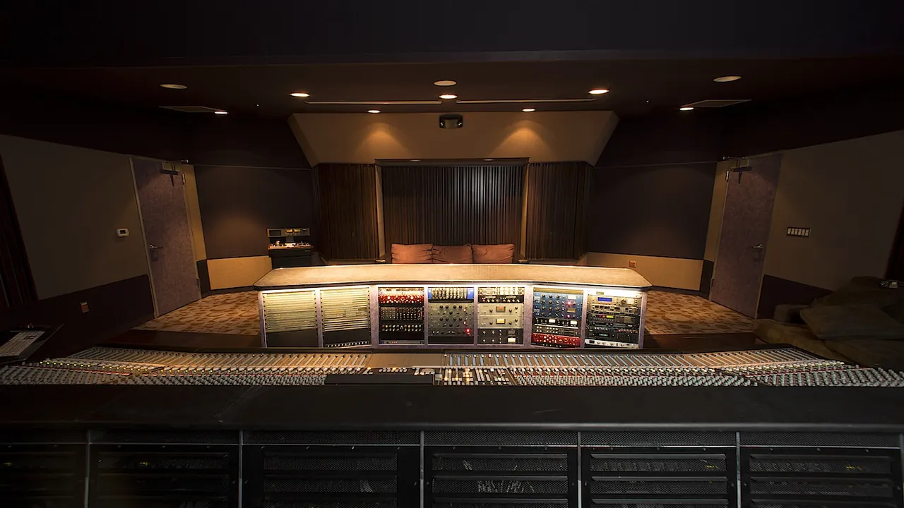 80-channel Solid State Logic (SSL) XL 9000 K Series Console at Audio Mix House, Studio B (13430125635)