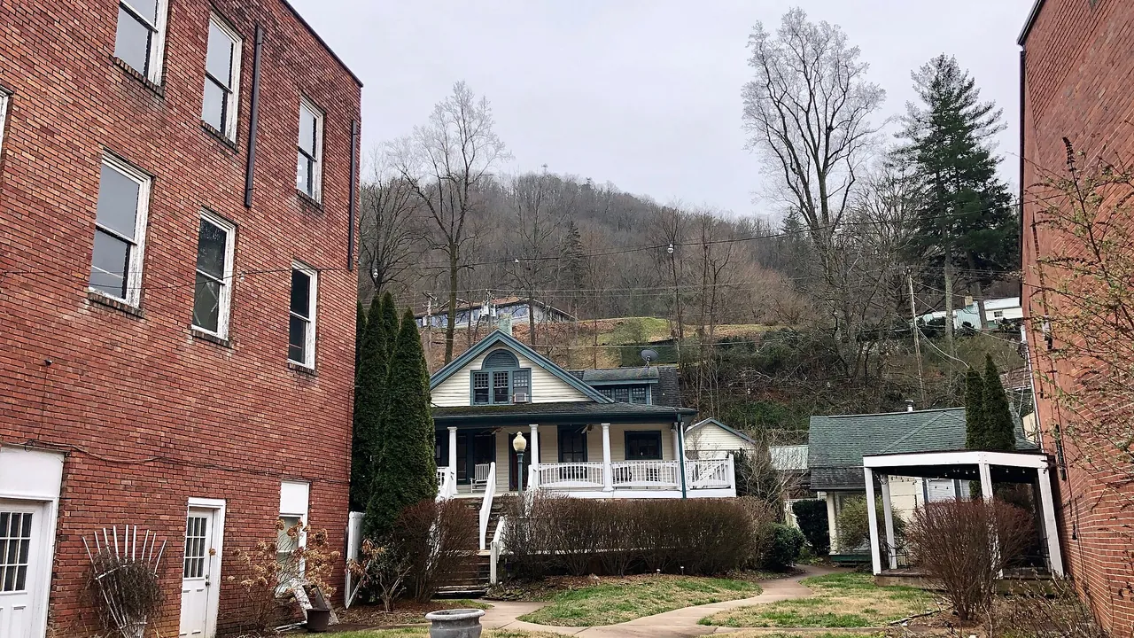 McGuire House, Sylva, NC (32764672028)