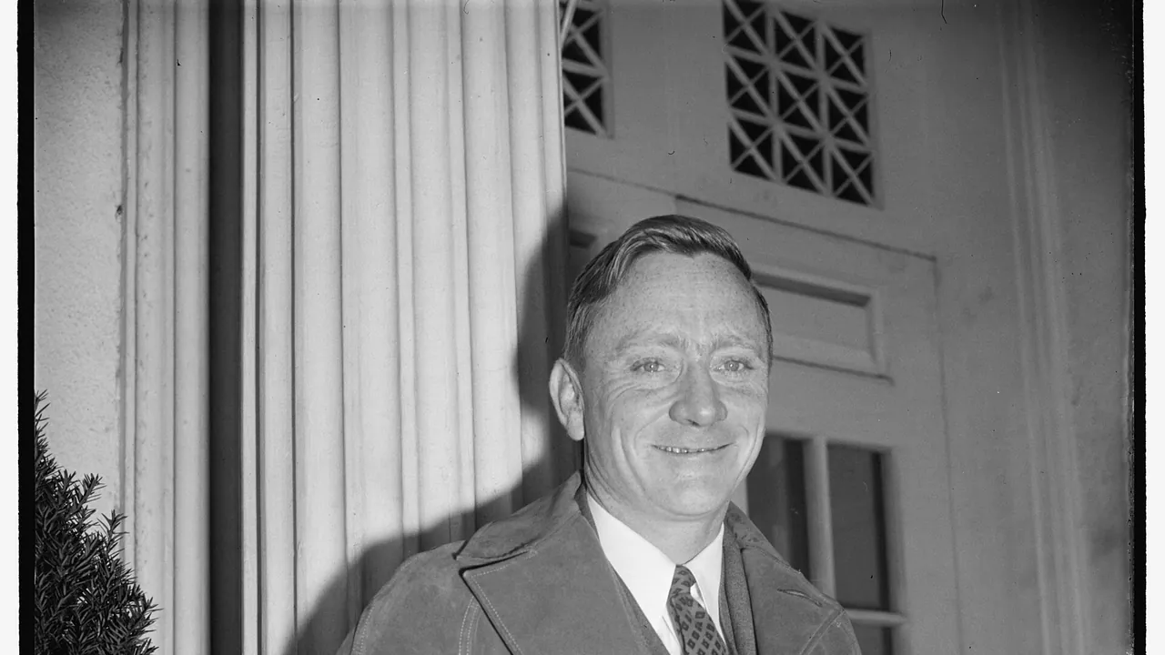 S.E.C. Chairman. Washington, D.C., Nov. 18. A new snap of William O. Douglas, Chairman of the Securities and Exchange Co