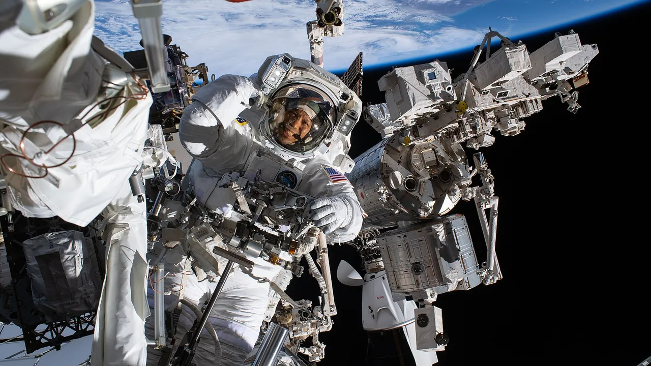 NASA astronaut Chris Williams during a spacewalk outside the International Space Station (iss074e040292)