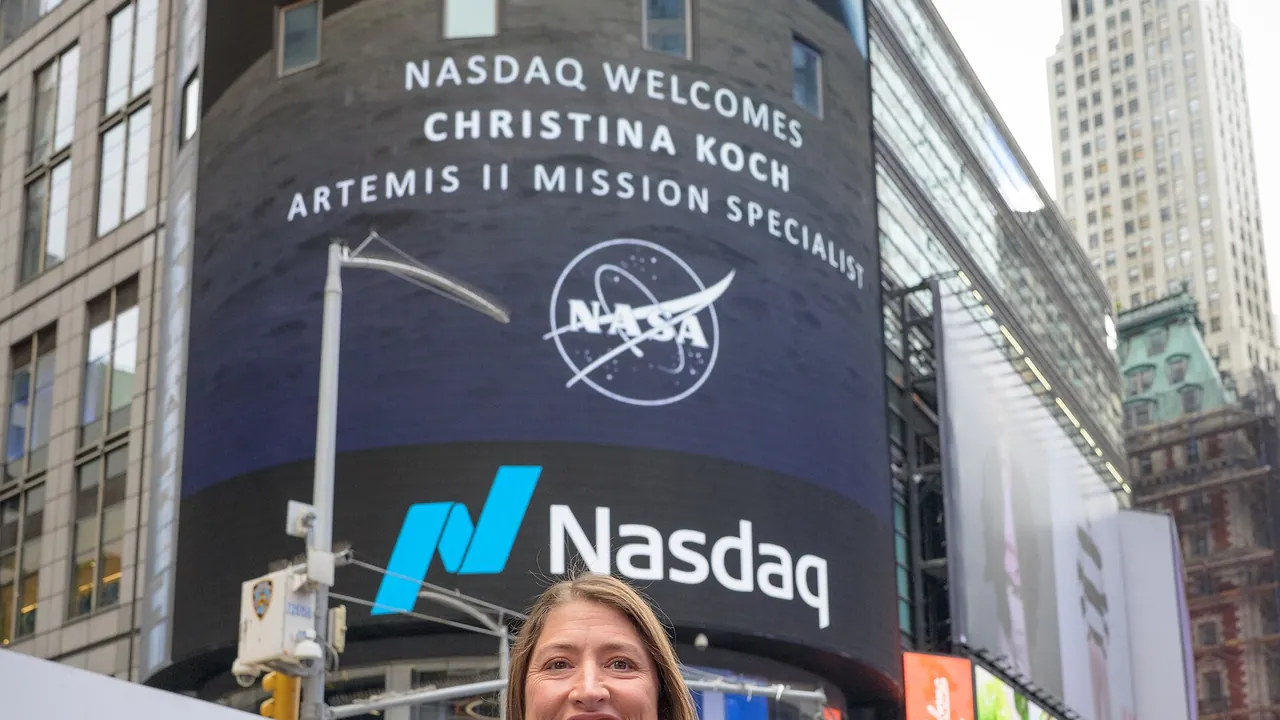 NASA Artemis II Crew Rings Nasdaq Closing Bell (NHQ202604300024)
