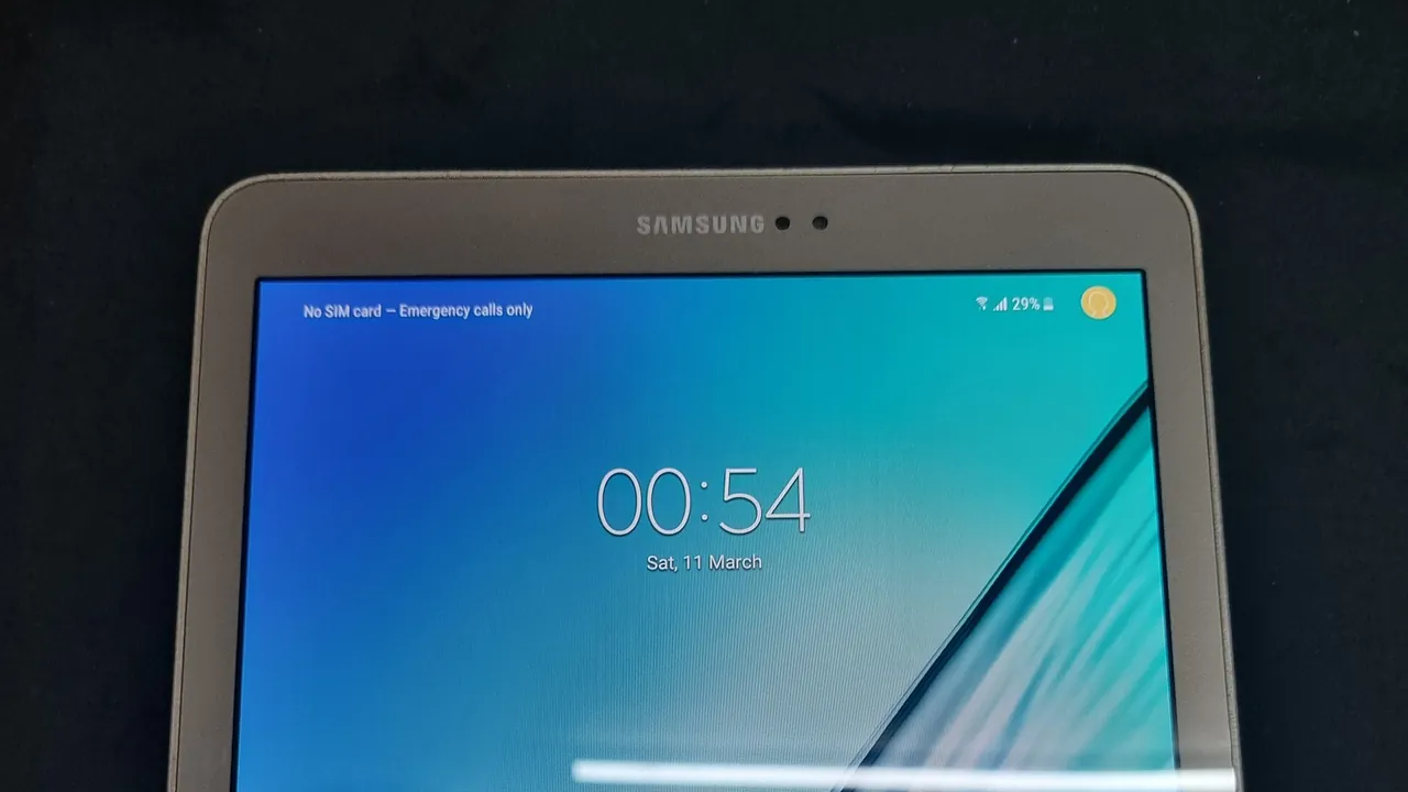 Samsung Galaxy Tab S2 displaying Android lock screen