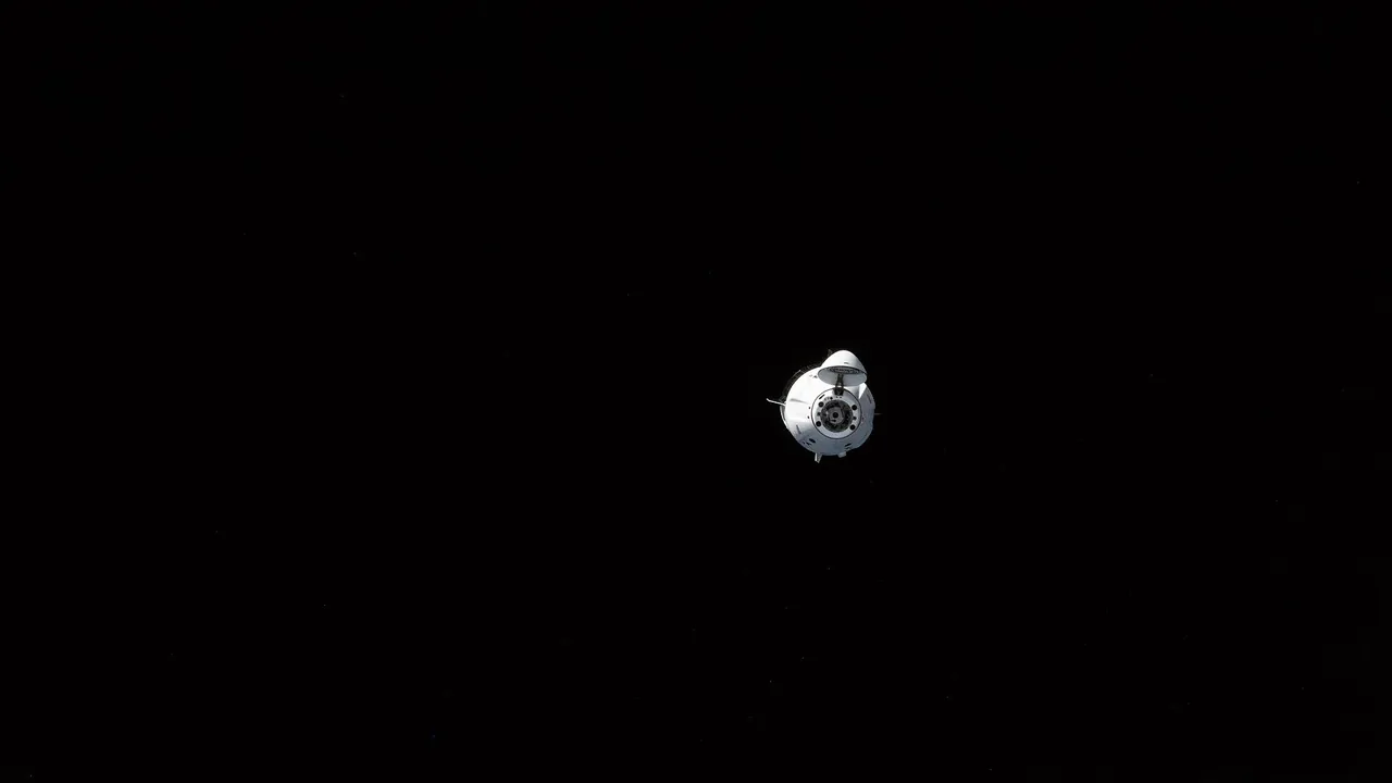 The SpaceX Freedom Dragon crew ship with the Axiom Mission-2 crew (iss069e011319)