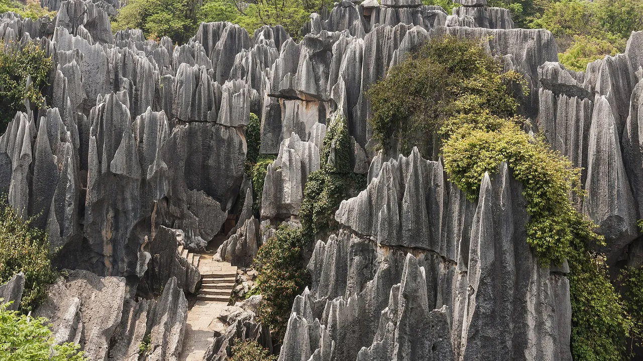 Shilin Yunnan China Shilin-Stone-Forest-02