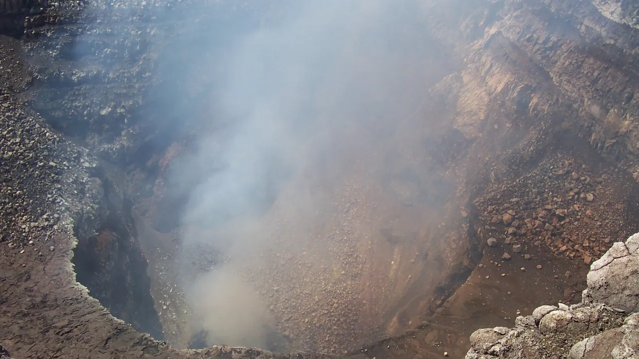Crater of Masaya Volcano , Nicaragua - panoramio