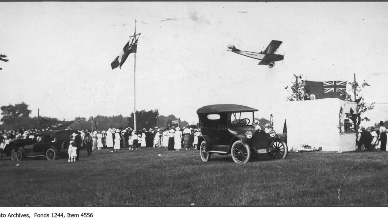 Curtiss JN-4 "Jenny" biplane at Willowdale Flax Festival (23257005056)