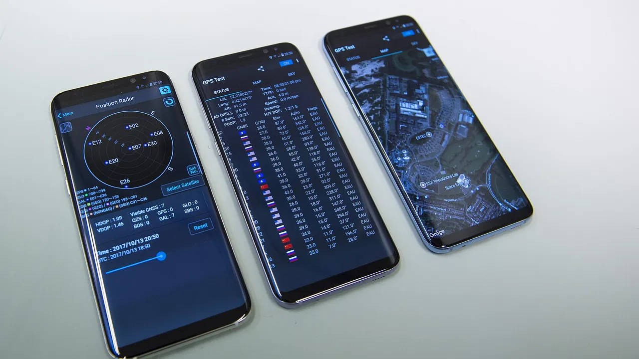 Galileo in smartphones ESA385423