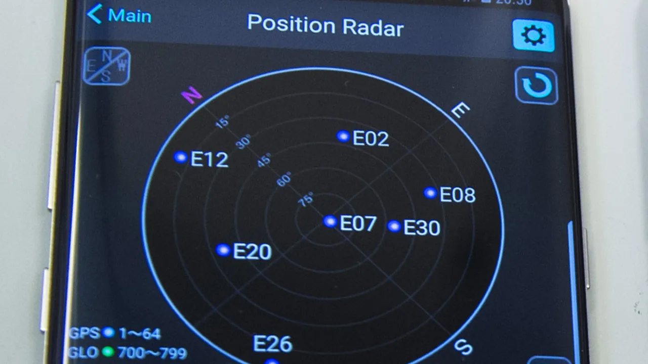 Galileo in smartphones ESA385423 (leftmost smartphone GNSS View rotated cropped)