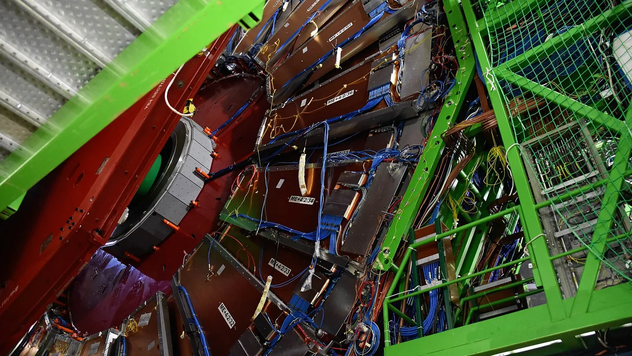 CERN LHC CMS 02
