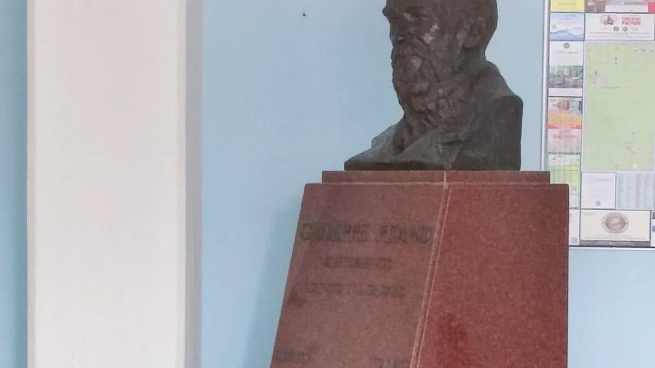 Busto Giuseppe Peano, liceo scientifico, Cuneo