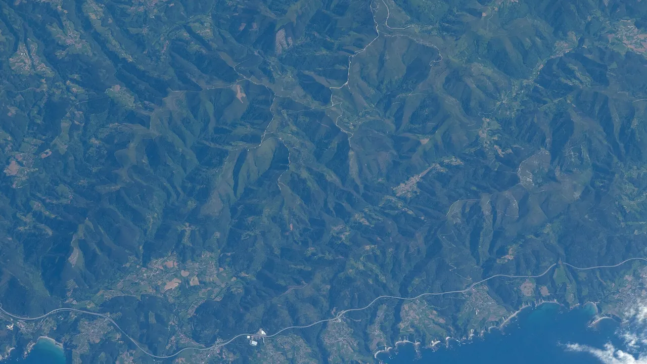 ISS063-E-21024 - View of Spain - Punta del Cuerno - Cadaveu - coast of Cantabrian Sea - Ballota (Cudillero) - Concha de