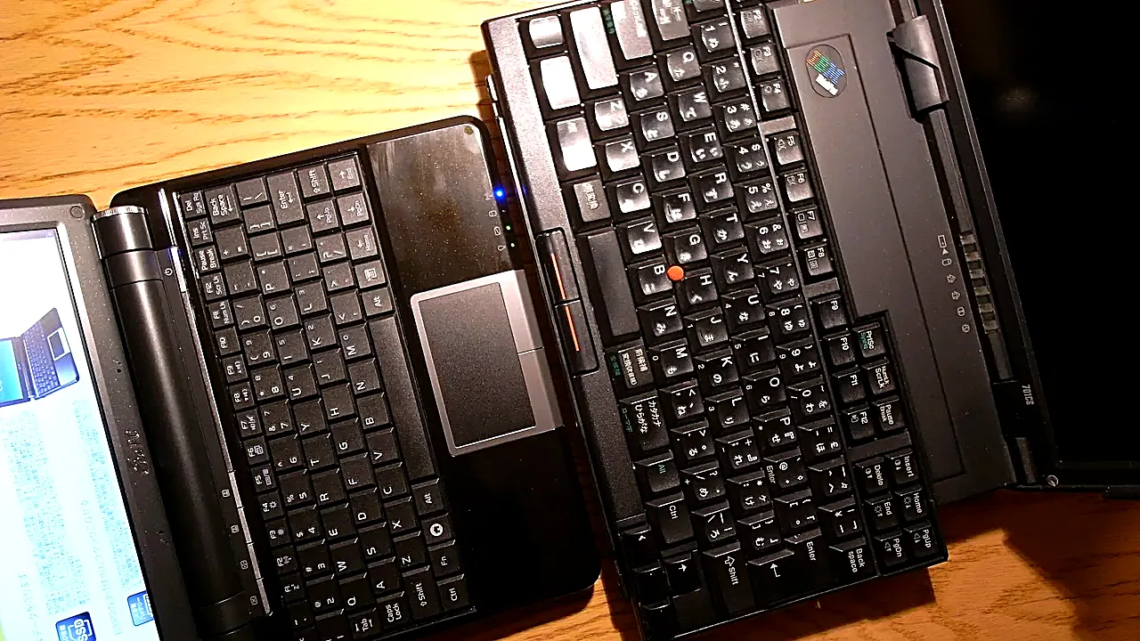 Eee PC 901-X vs. ThinkPad 701CS (keyboard) (2808566321)