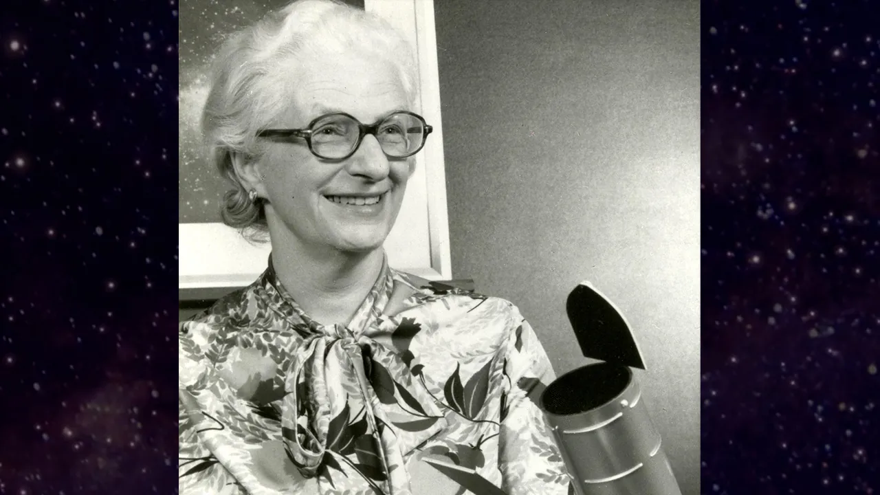 Dr Nancy Grace Roman with Hubble Space Telescope Model (2020-35-4666)
