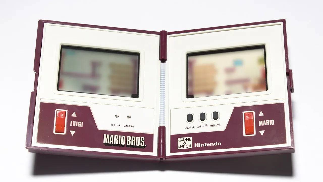 Mario Bros. Game and Watch French variant (blurred screens)