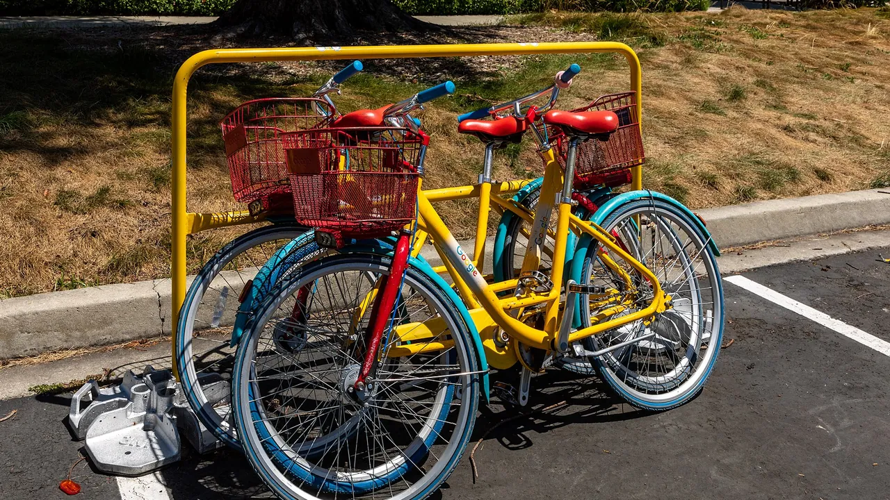 Mountain View (CA, USA), Charleston Road, Google-Fahrräder -- 2022 -- 2902