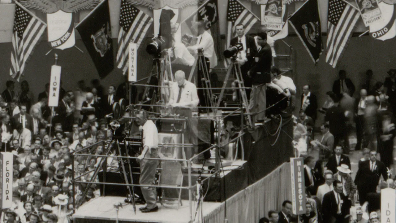Film cameras and press photographers at 1960 DNC (01)