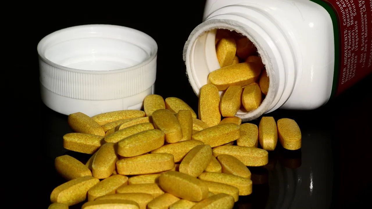 B vitamin supplement tablets