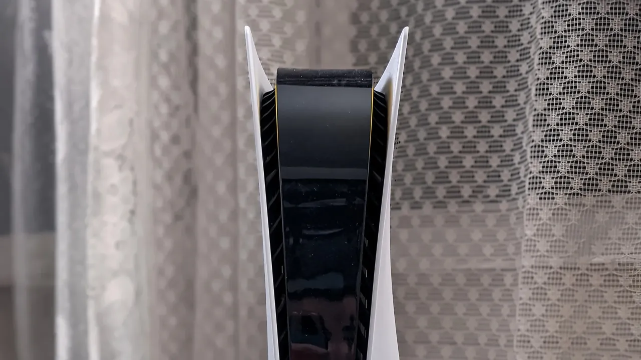 PlayStation 5 and DualSense (2)