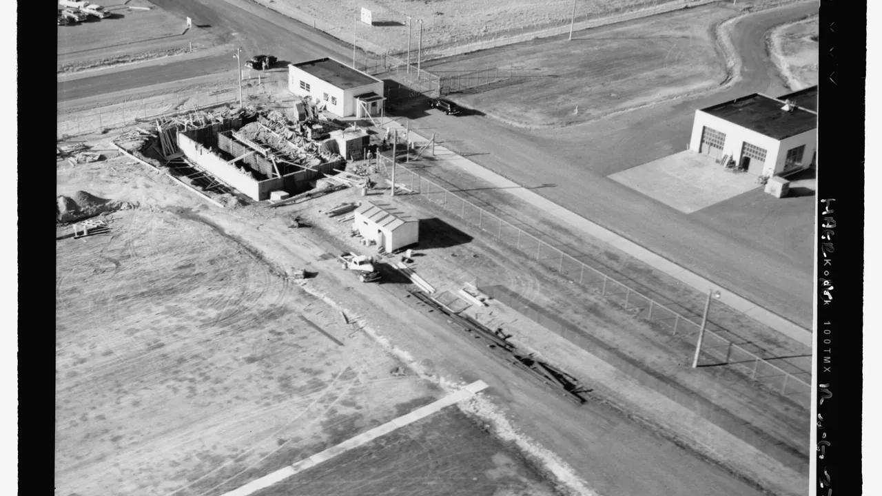GAMMA FACILITY, TRA-641. AERIAL CONTEXTUAL VIEW OF GAMMA FACILITY, UNDER CONSTRUCTION NEXT TO CONTROL HOUSE, TRA-620. CA