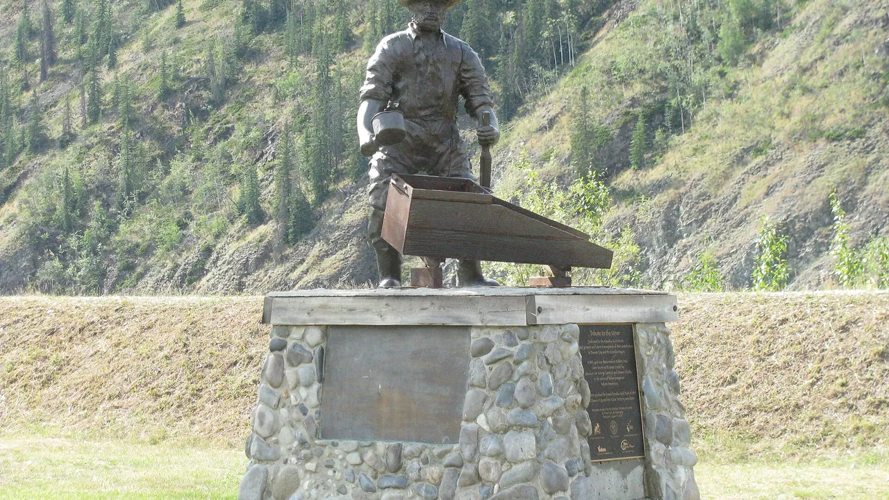 Mining Statue, Dawson City, Yukon (3901926545)