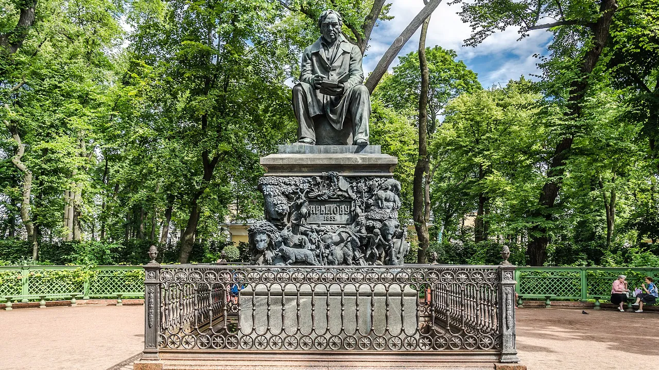Krylov monument in SPB 01