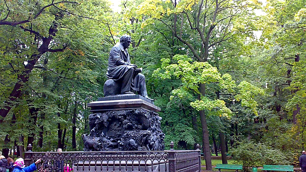 Monument to Ivan Krylov - panoramio