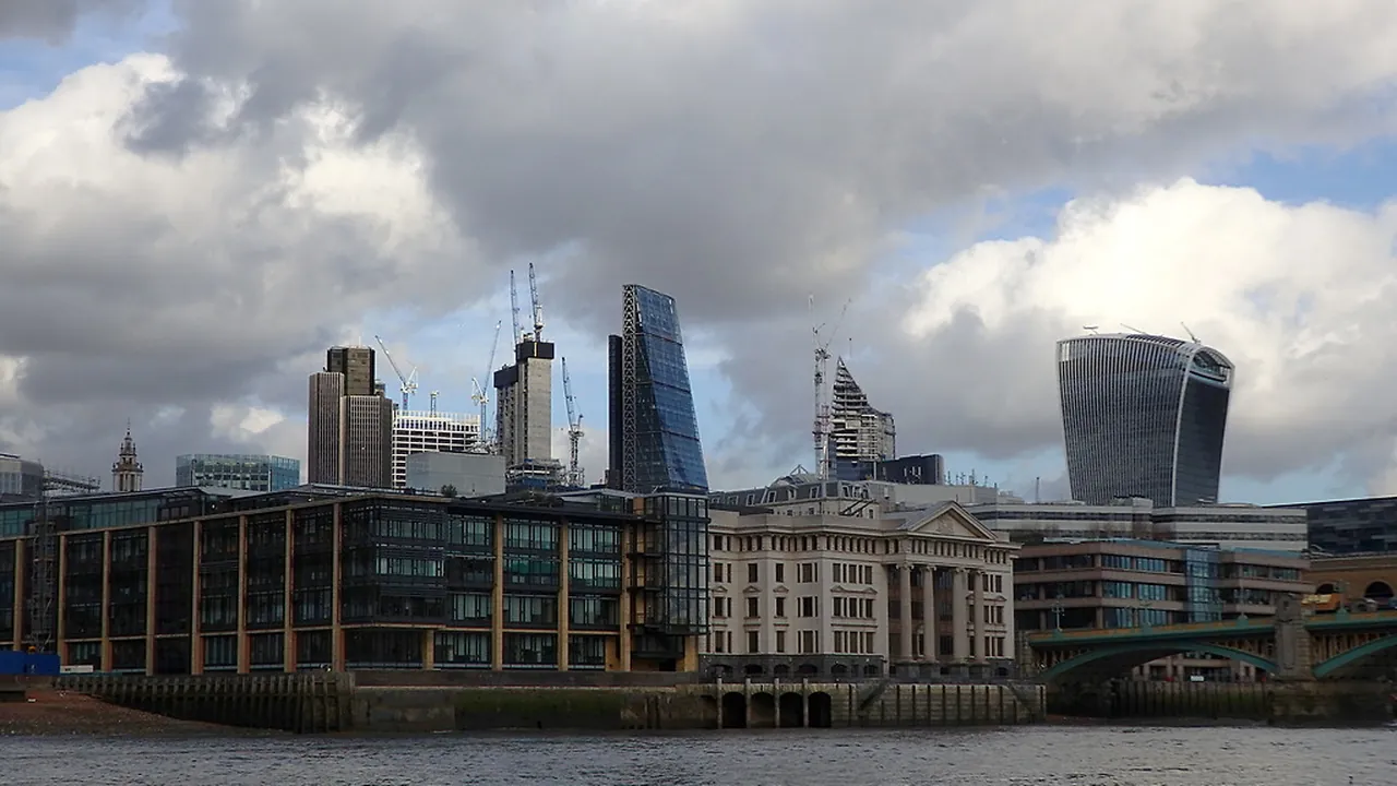 Office buildings in the City of London - geograph.org.uk - 5763880
