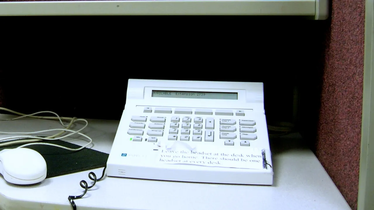 Aspect Tel-set telephone call centre