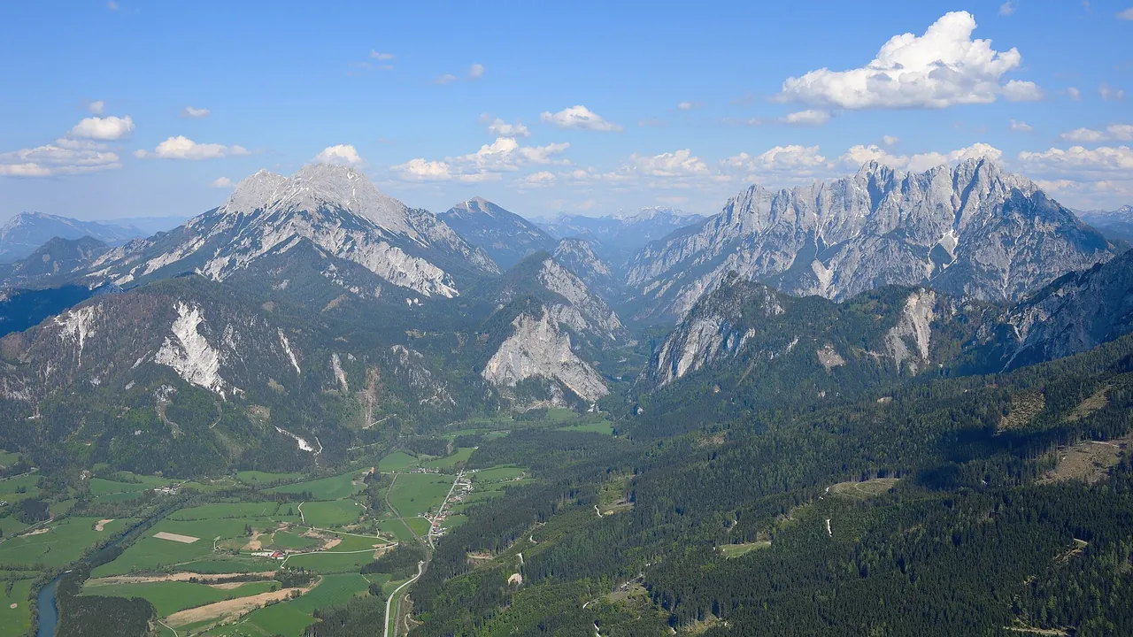 Aerial image of the Gesäuse National Park (view from the west)