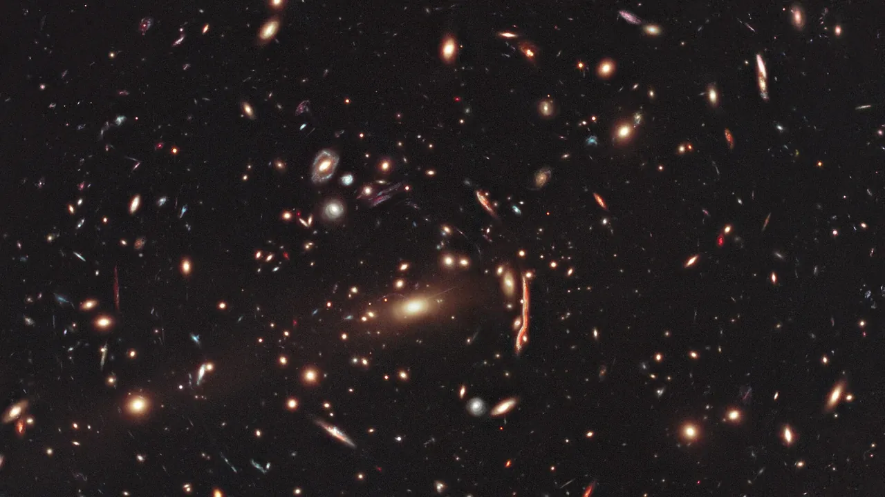 Gravitational Lens and Galaxy Cluster, MACS 1206 (2011-25-2891)
