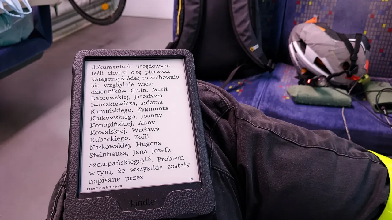 Amazon Kindle Paperwhite 5 Eleventh Generation (C2V2L3) 6-inch e-reader. Font Bookerly, size 9