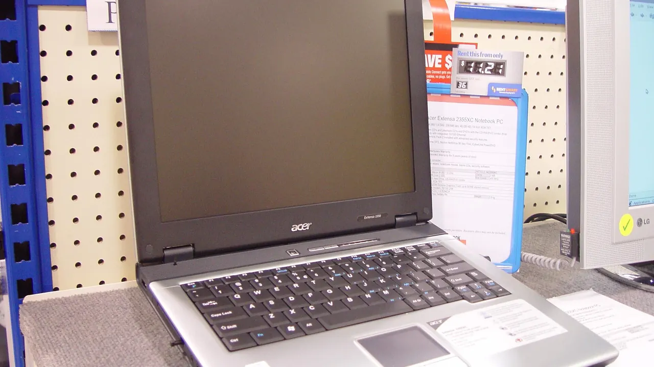 Acer aspire 2355xc laptop computer in store