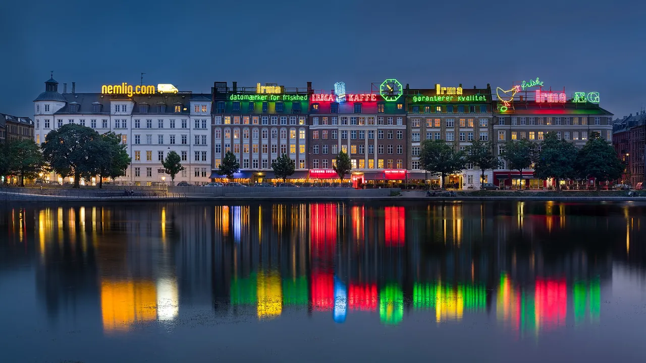Copenhagen Lakes, Denmark - København Søerne, Danmark - Copenhagen Skyline Cityscape - Taken with Fotodiox Rhinocam - Ma
