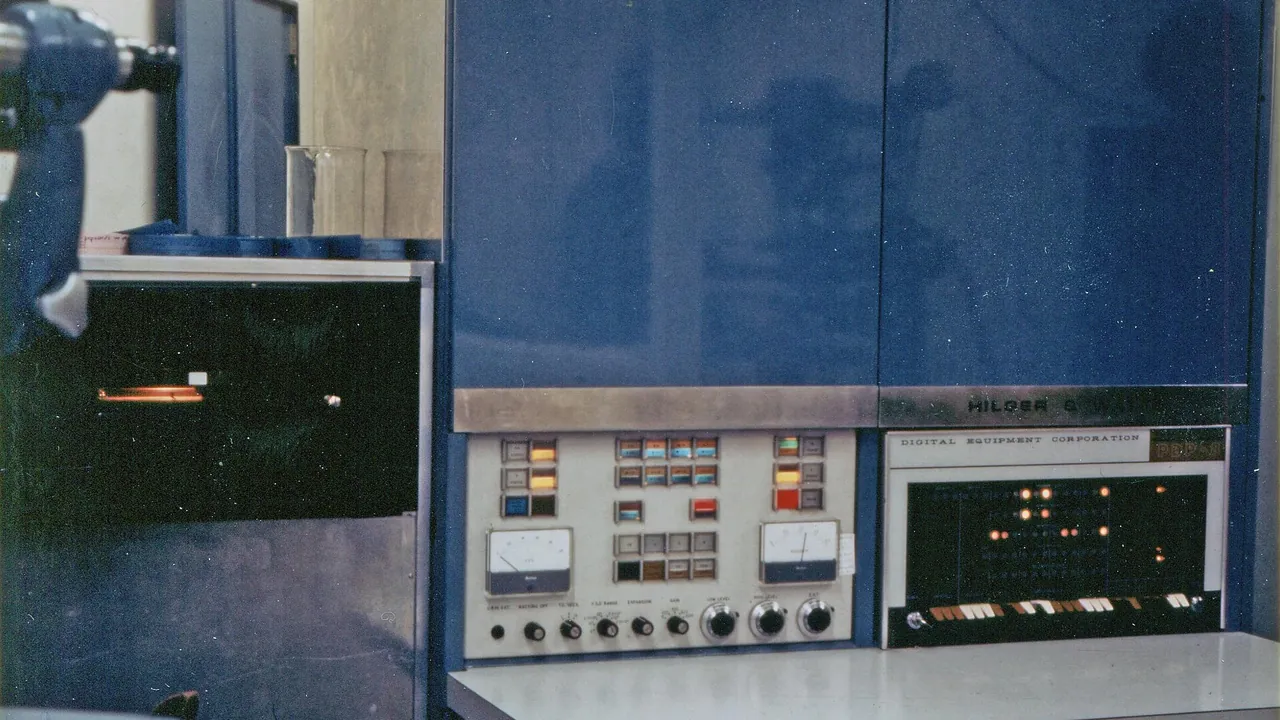 Control electronics for a Hilger and Watts Y290 four-circle X-ray diffractometer