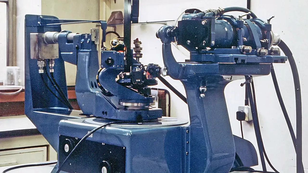 A Hilger and Watts Y290 four-circle X-ray diffractometer