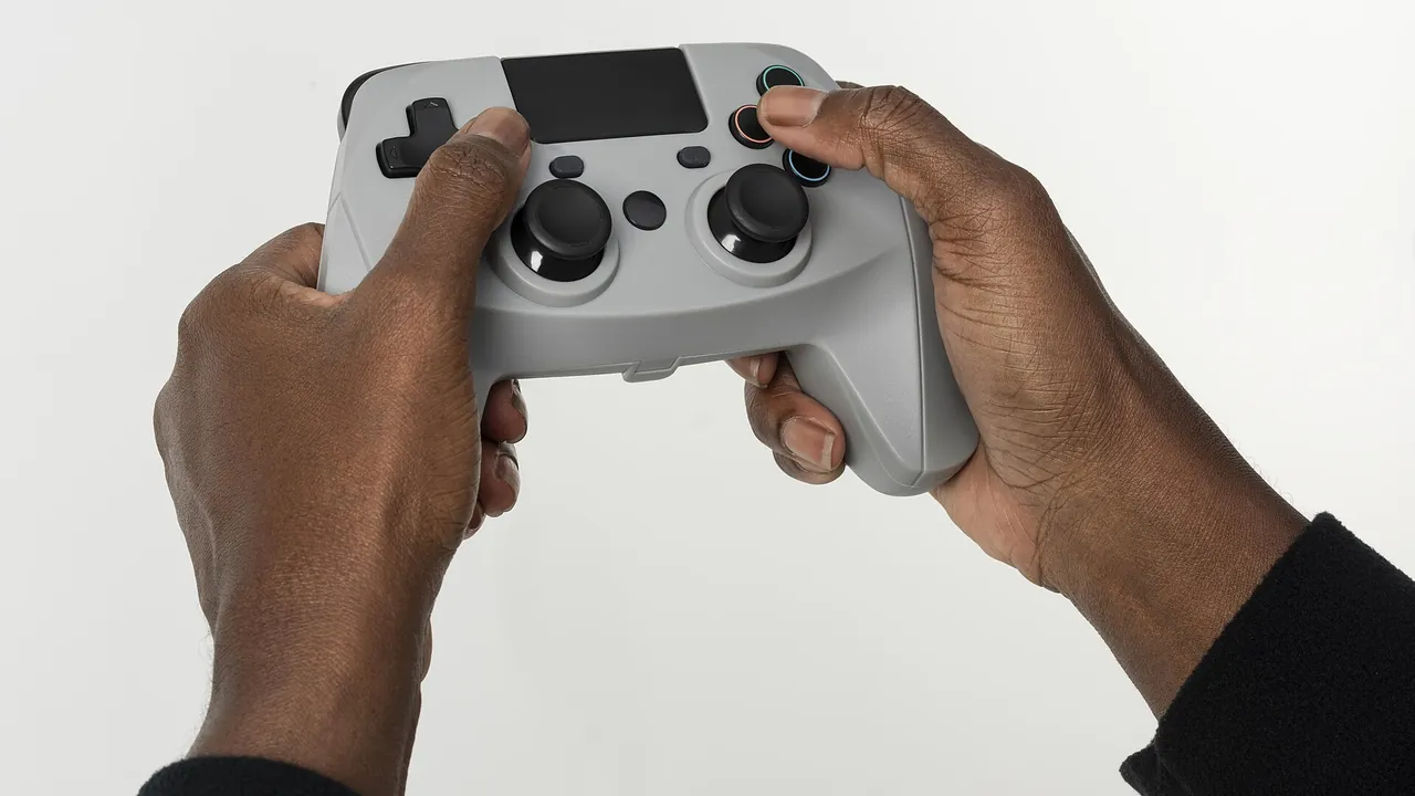 Hands holding video game controller (50811892858)