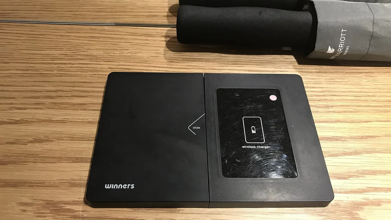 Wireless Mobile Phone Charger Closed