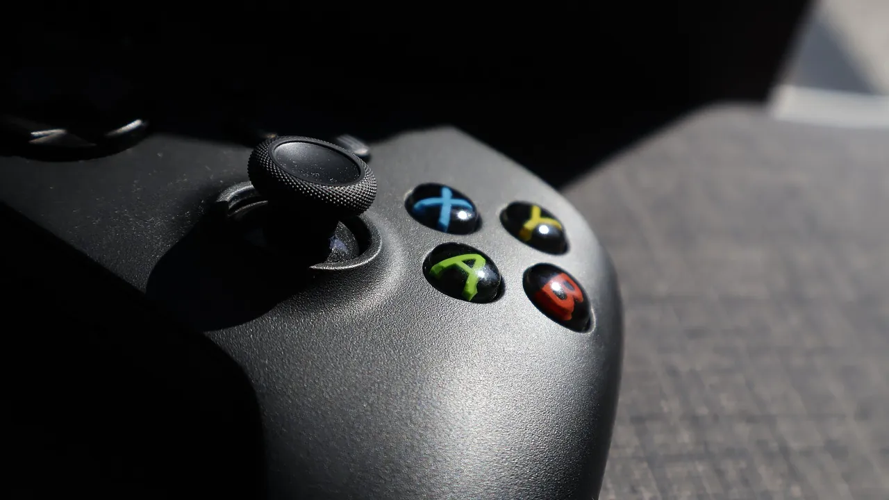 Black Xbox One X wireless controller, 2