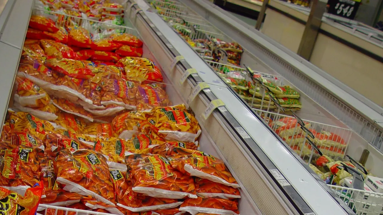 Freezer cabinet with food