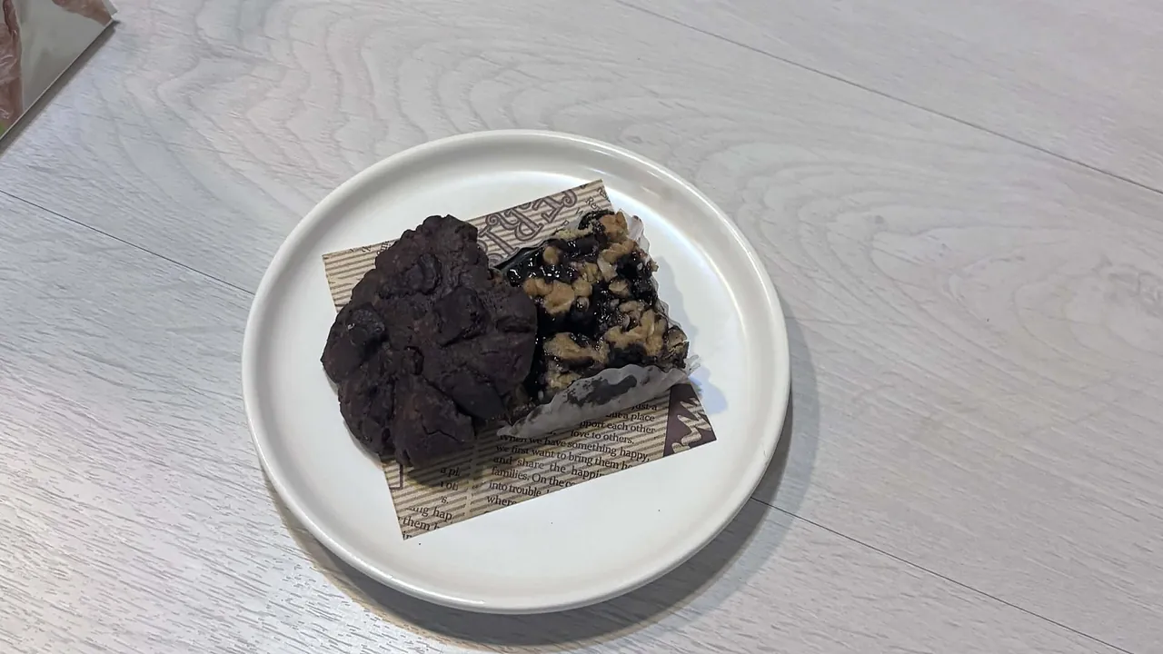Dark chocolate cookie and revel bar