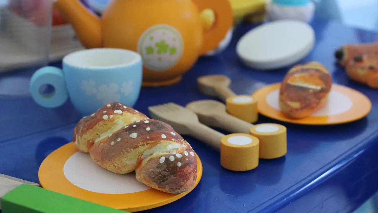 Game-play-meal-food-child-breakfast