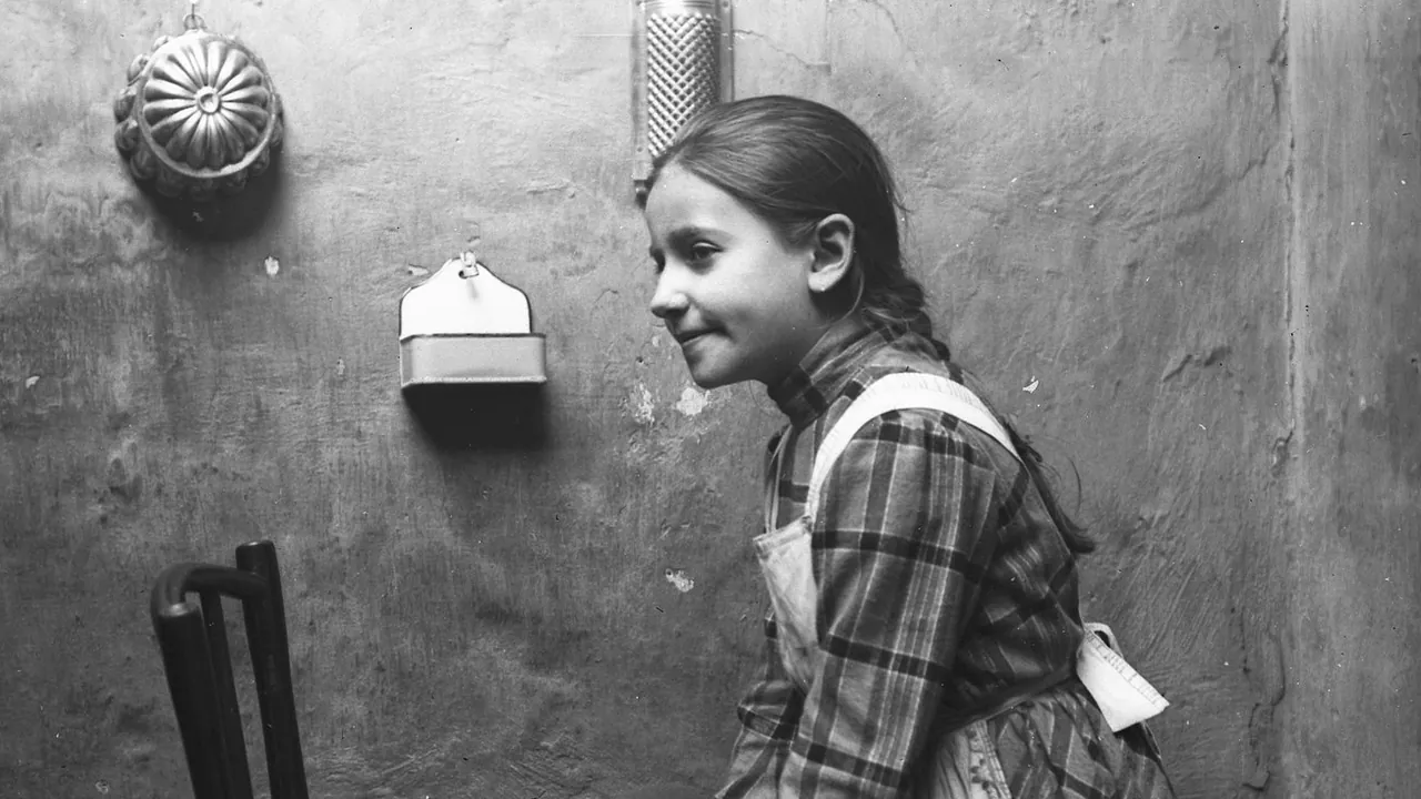 Kitchen, work, girl, kid, gastronomy, can, pot, chair, toy Fortepan 496 cropped