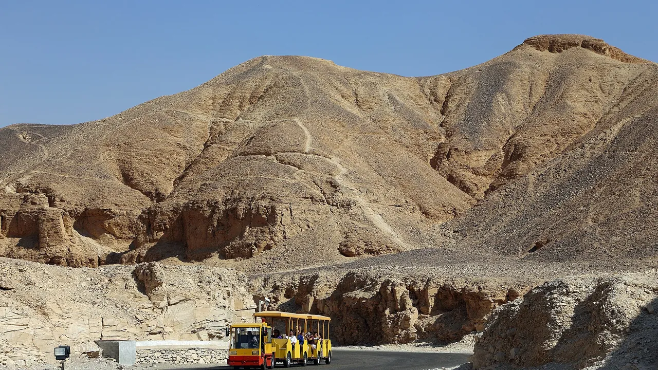 Luxor Valley of the Kings R01