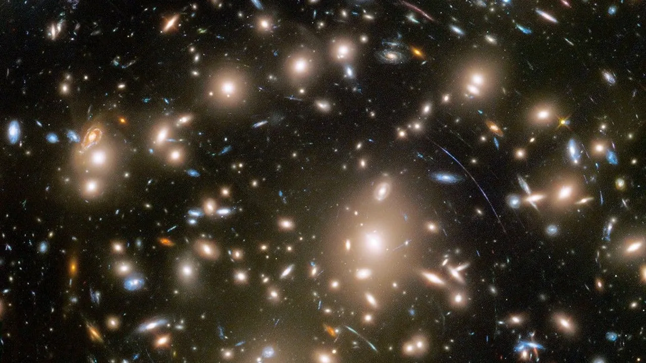 Frontier Fields Galaxy Cluster Abell 370 (amf-53cb8b3f-0f86-40f0-95d9-93314a9de1f6)
