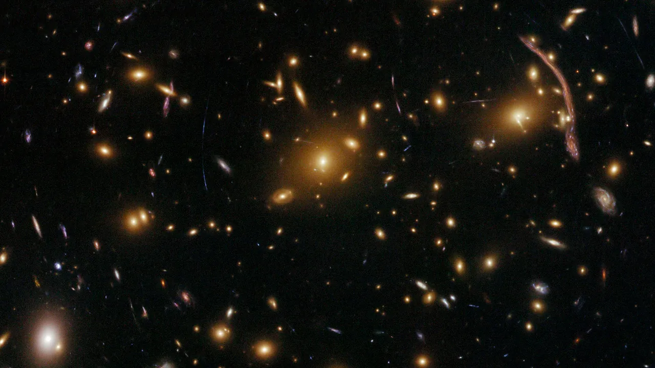 Galaxy Cluster Abell 370 (3877)