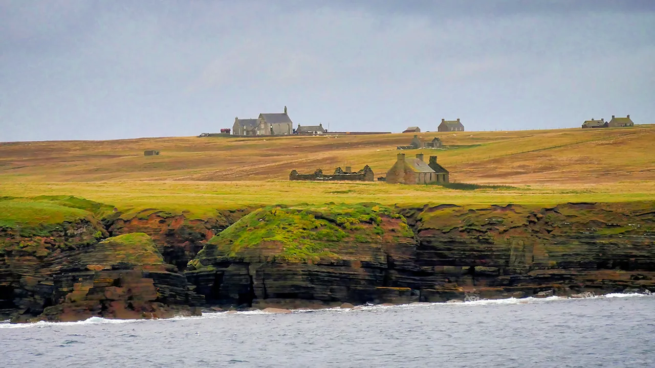 Abandoned Buildings on Stroma - geograph.org.uk - 6985840