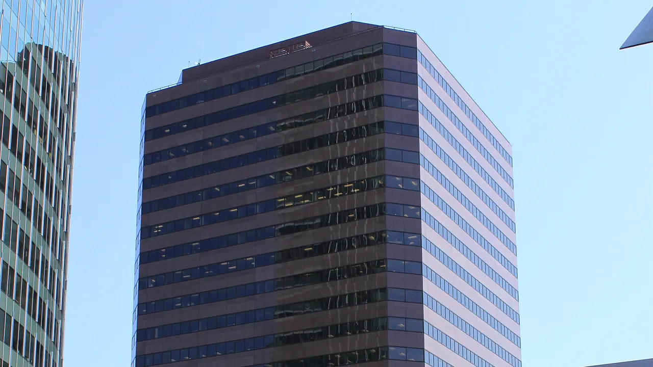 Skyline Tower from Bellevue Transit Center (17629675816)