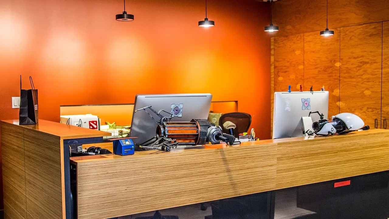 In Valve office (12030047335)