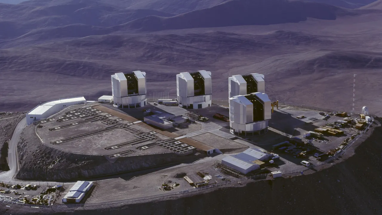 Very Large Telescope (paranal 12-nov1999)