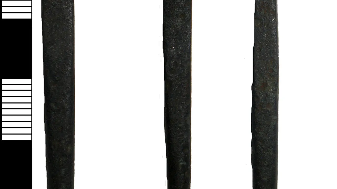 Roman copper alloy stylus for writing on wooden tablets covered with wax. (FindID 258389)
